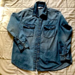 Vintage Men’s western cut chambray denim shirt